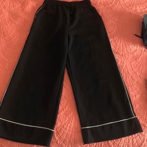 Size XL US 28. Wrinkle free. Ankle style.